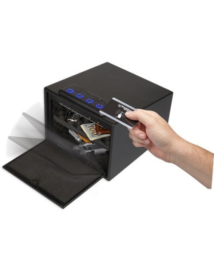 Bulldog Biometric Pistol Vault - Magnum W- Shelf 11.5"x10"x8"